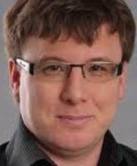 Депутат Еретнов извинился перед «раздетой школьницей»